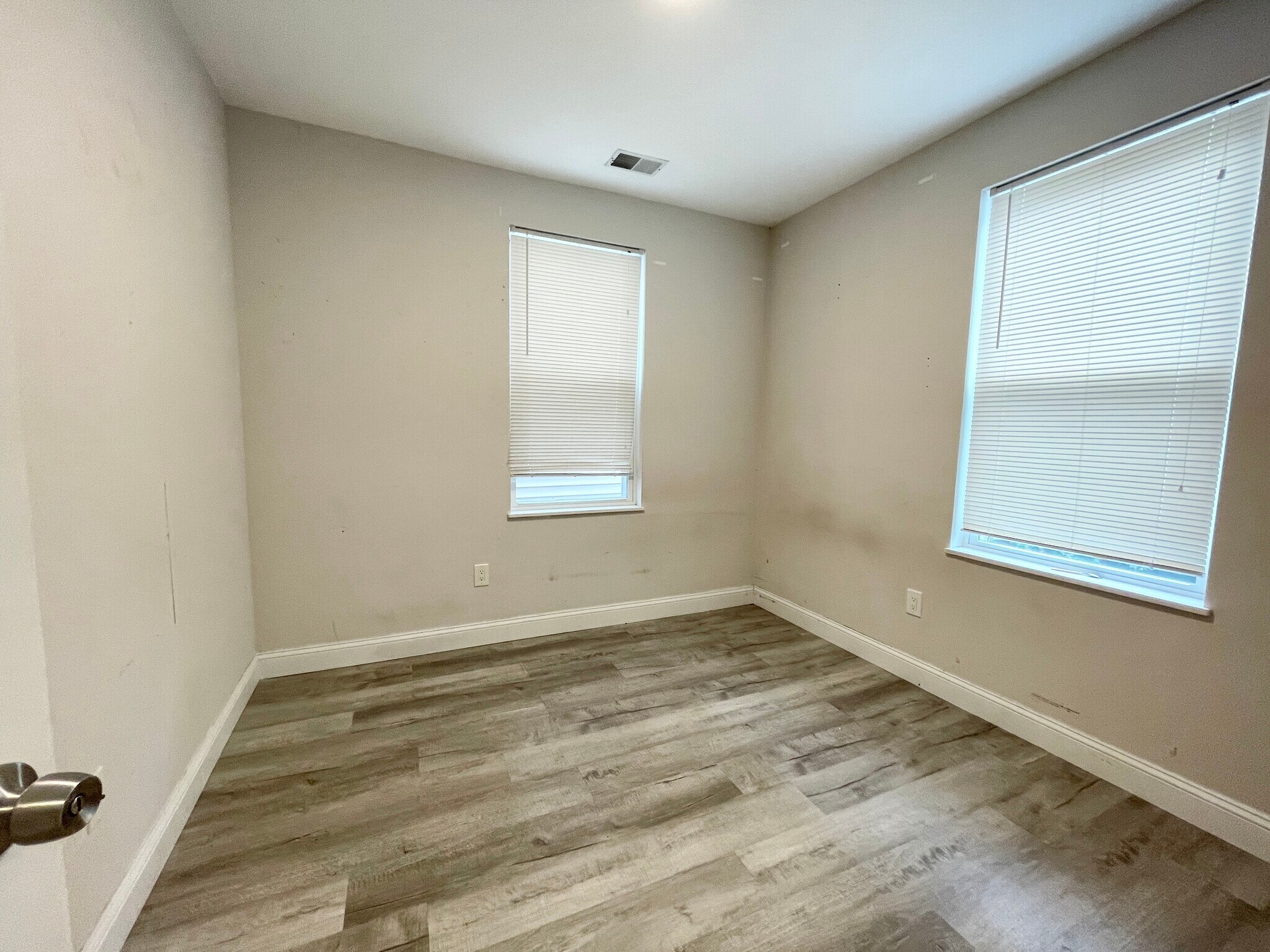 Building Photo - 113 Hillside St