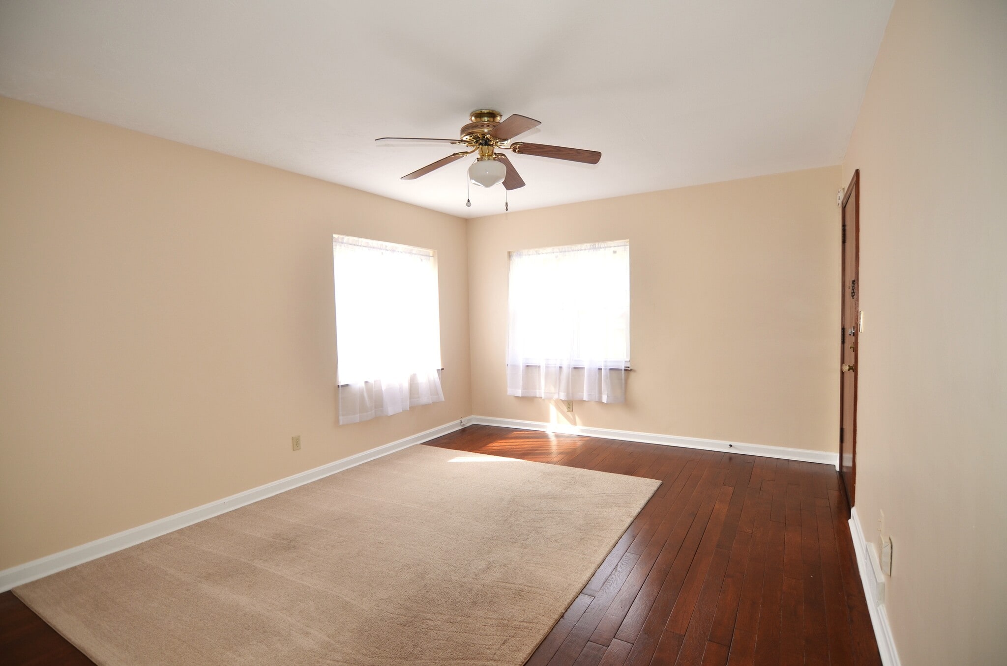 Building Photo - 221 Bank Ave