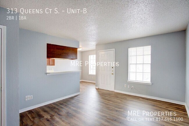 Building Photo - 313 Queens Ct S