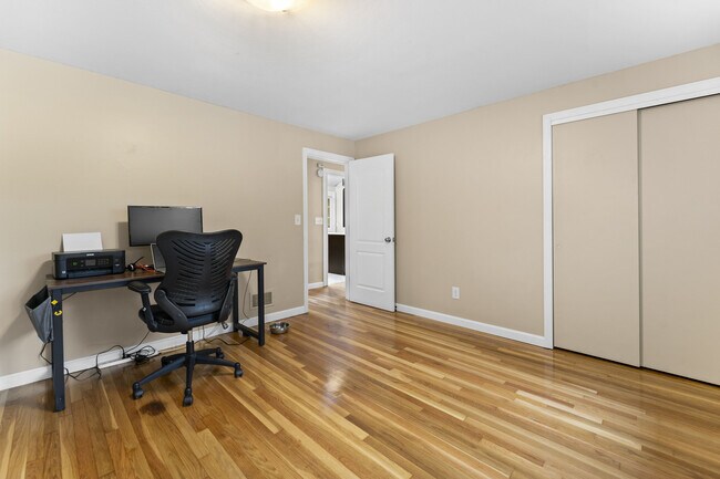 Building Photo - 35 Lanewood Ave