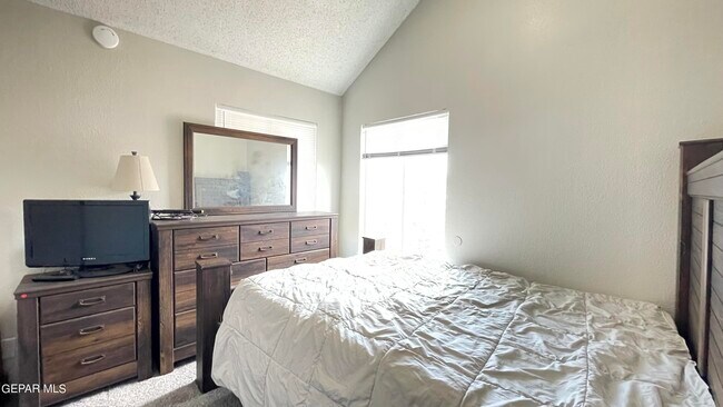 Building Photo - 10721 Pleasant Hills Dr