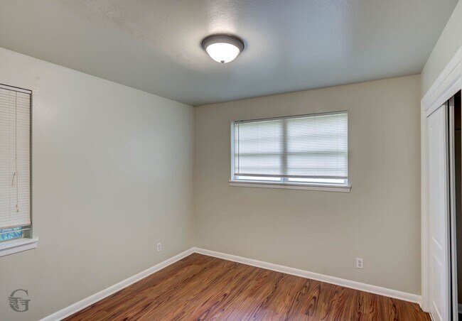 Building Photo - 2829 Doles Pl