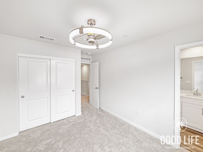 Building Photo - Beautiful New 3B/3BA Gated Community Townhome in Riverside for Lease!