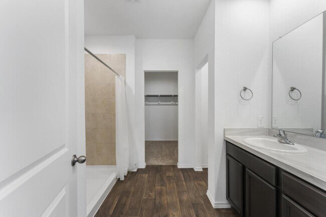 Building Photo - 14678 Cyn Pnes Ln