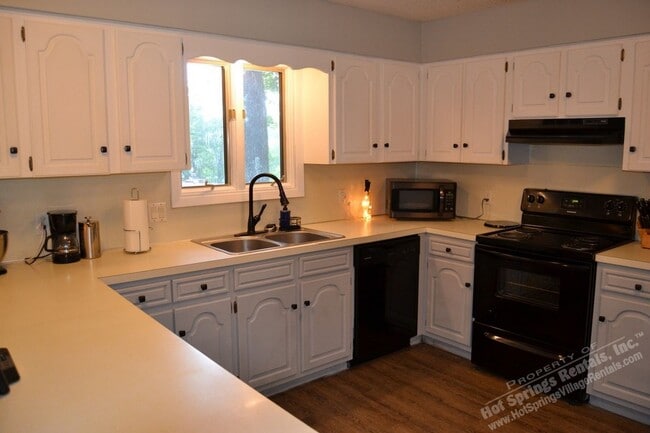 Building Photo - Lake DeSoto Area | Home |Unfurnished