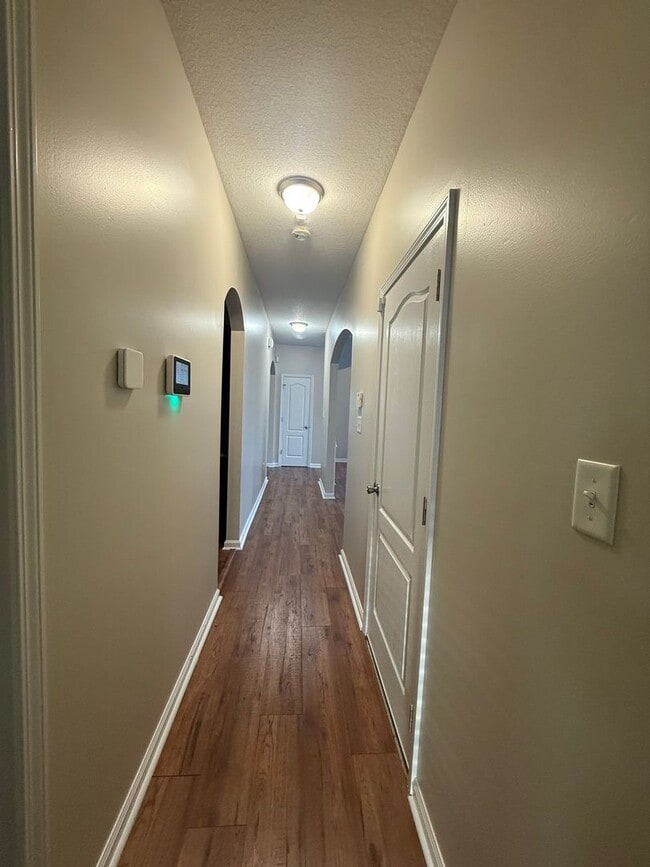 Building Photo - 5 bedroom, 4 bath House