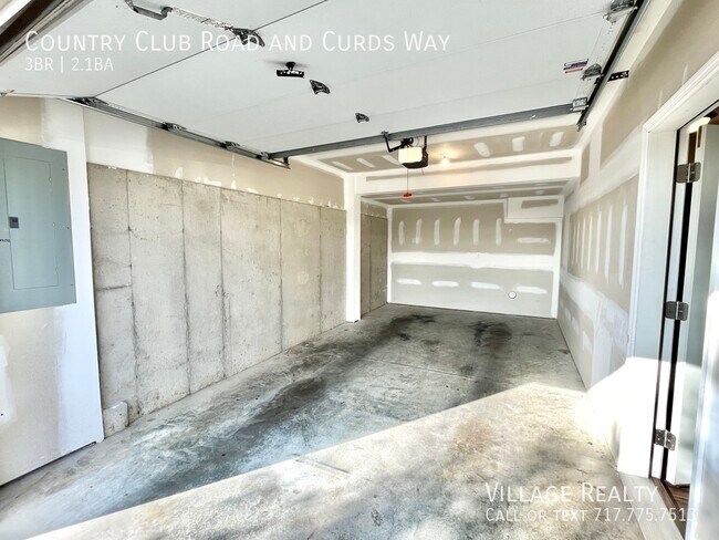 Building Photo - 705 Country Club Rd