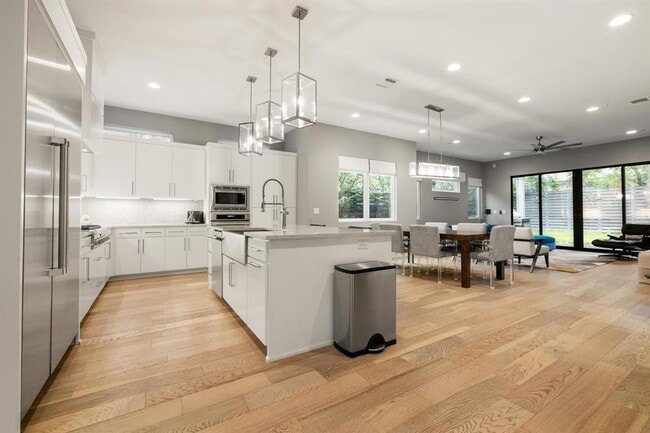 Building Photo - 1908 Kinney Ave