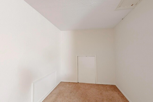 Building Photo - 4303 Buena Vista St