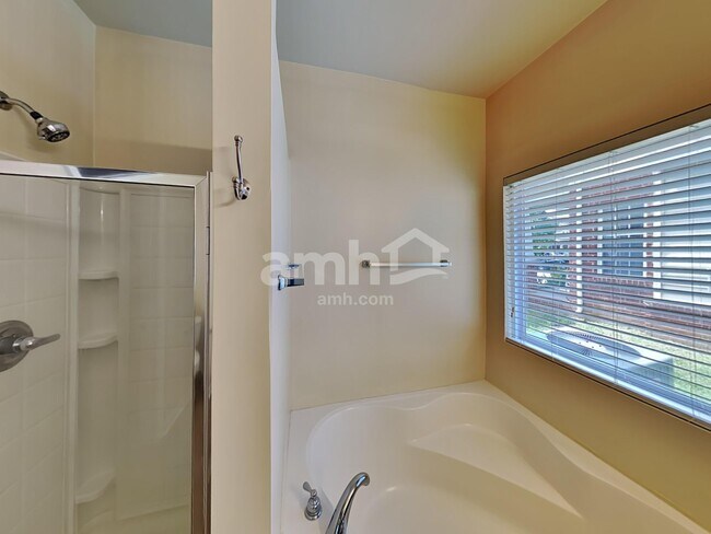 Building Photo - 935 Legacy Park Rd