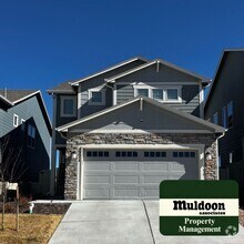 Building Photo - Stunning 3 Bedroom in NE Springs!