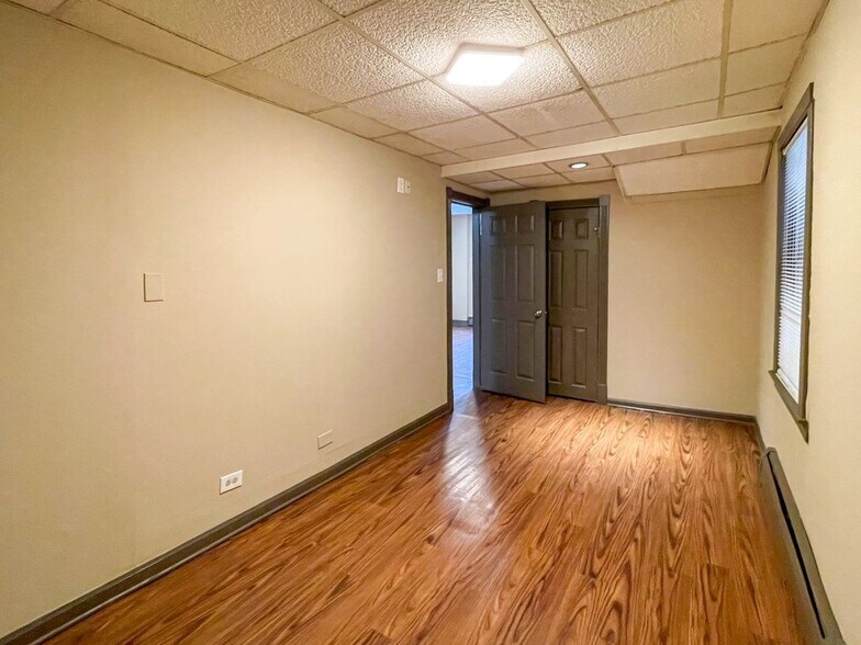 Building Photo - 3450 W Le Moyne St