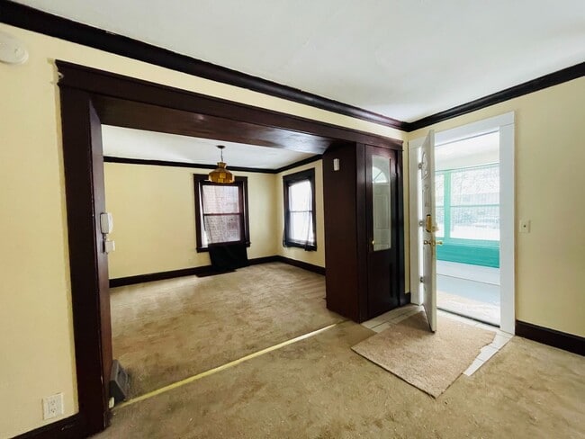 Building Photo - DREAM LOCATION !! LOOKS LIKE PRIVET ROAD !!!