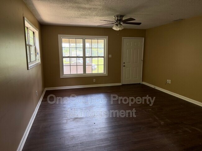 Building Photo - 522 Charlie Harris Loop