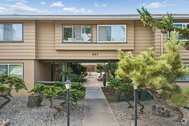 Entrance - 693 Estudillo Ave