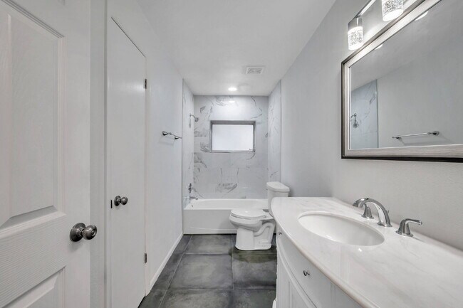 Building Photo - Modern, Move-In-Ready 3/2 Home with Spacious Yard & Garage |