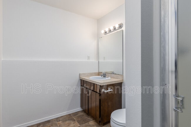 Building Photo - 905 W 33rd Ave