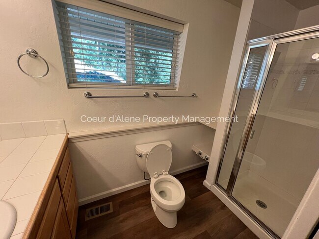 Building Photo - 2+ bed, 2 bath house on the Spokane River!