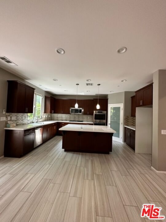 Building Photo - 17032 Cantlay St