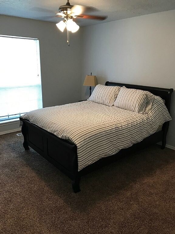 Building Photo - Large Home in West Norman