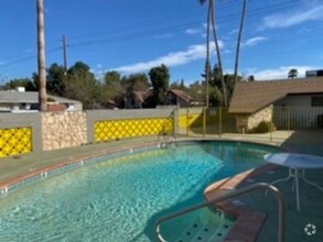 Building Photo - 2737 E Glenrosa Ave