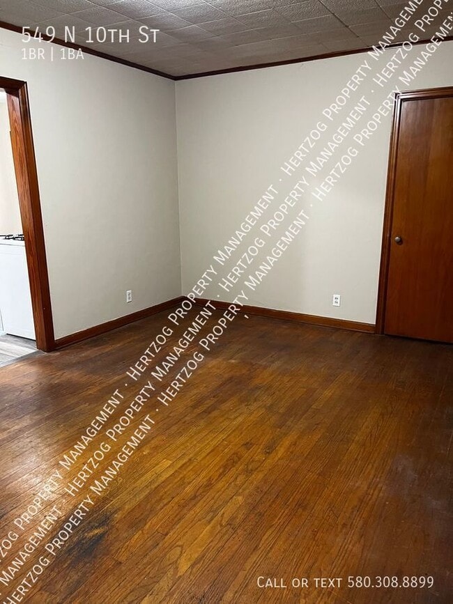 Building Photo - 549 N 10th St