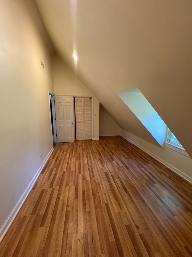 Building Photo - 207 Edgemont Ave