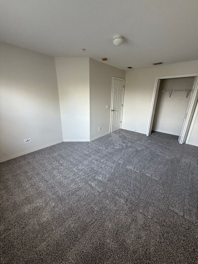 Building Photo - Townhouse For Lease in Saint Cloud