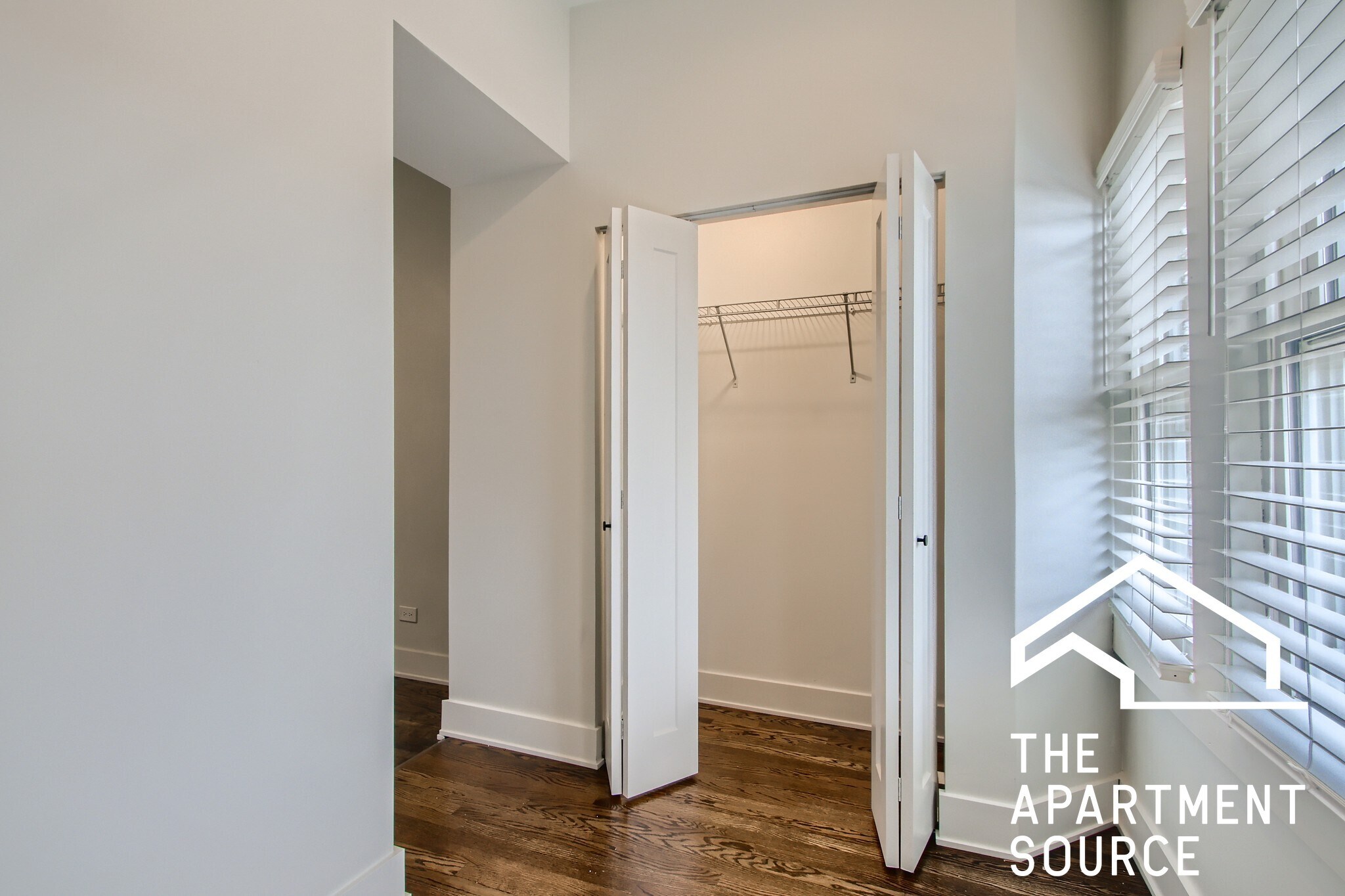 Building Photo - 1452 W Irving Park Rd