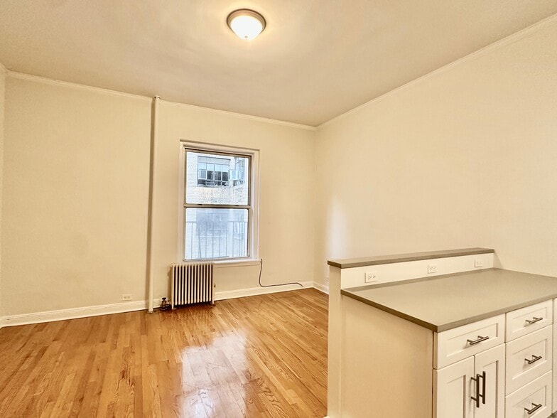 Primary Photo - 328 W 83rd St