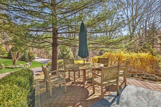 Building Photo - 16 Faraway Rd