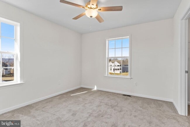 Building Photo - 32 Pamela Dr