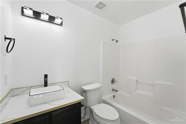 Building Photo - 12 W Sherryl Ave