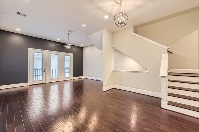 Building Photo - 407 N Nagle St