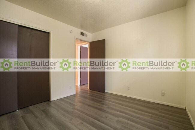 Building Photo - 12124 Menaul Blvd NE