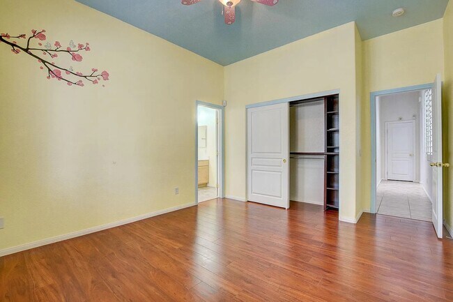 Custom Closet with Bedroom 3 angle - 3034 Constable St