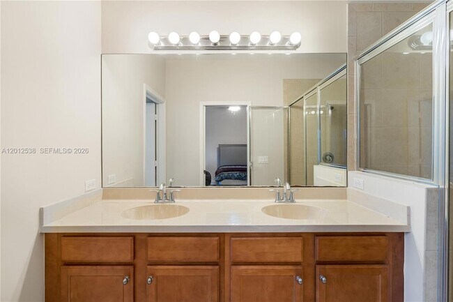 Building Photo - 4025 Cascada Cir