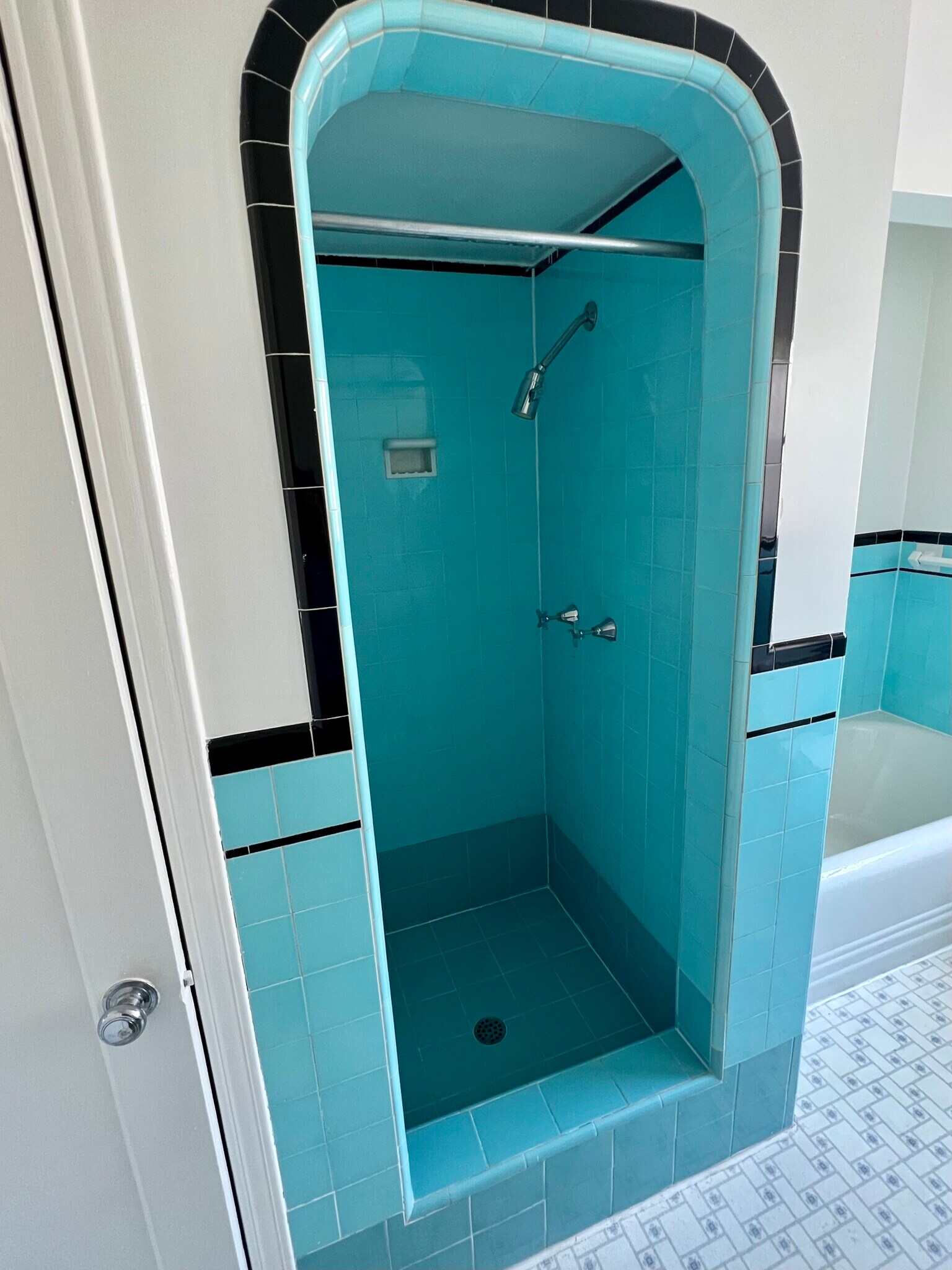 Building Photo - 228 E 17th St