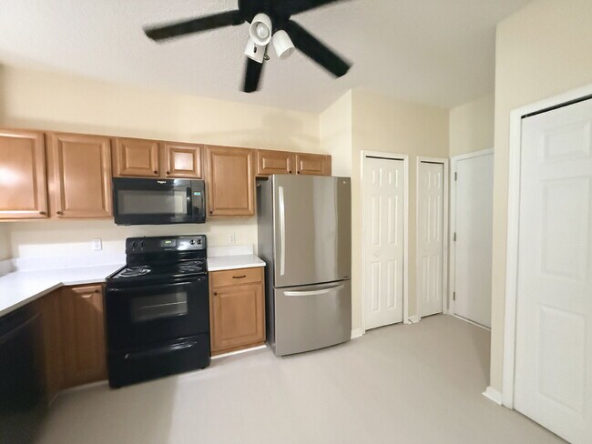 Building Photo - The Gables 2BR | 2.5BA Townhome!