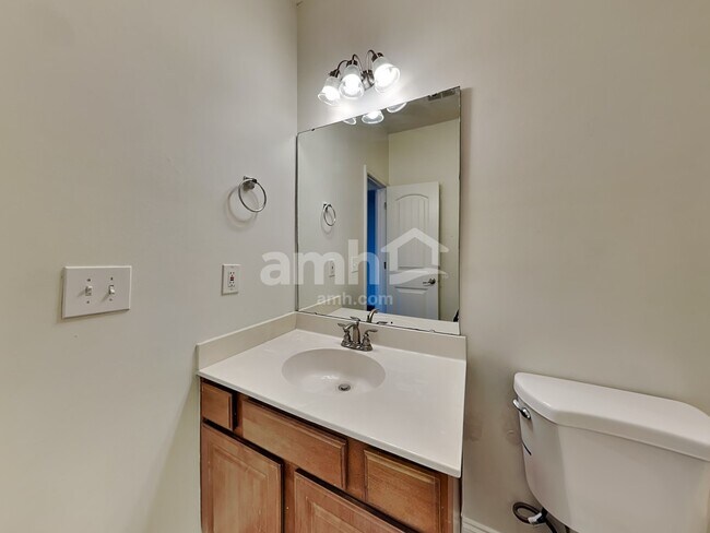 Building Photo - 439 W Rustling Leaves Ln