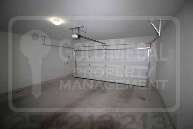 Building Photo - 335 Black Opal Dr