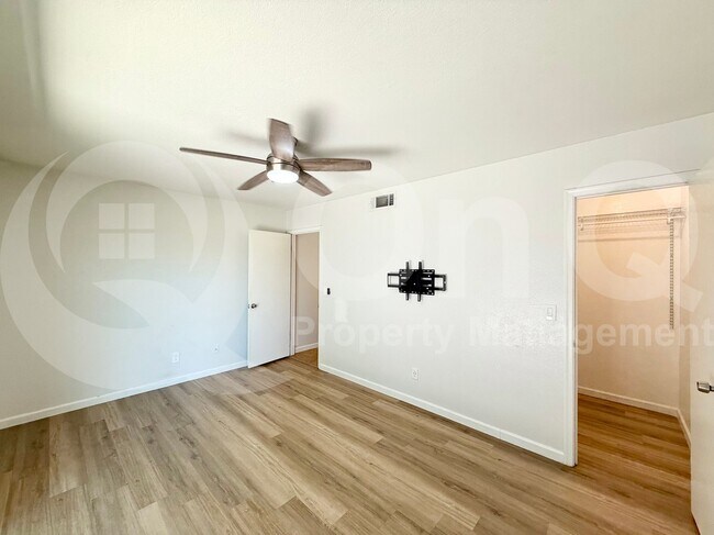 Building Photo - 6206 E Glencove St