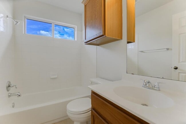 Building Photo - 906 Washburn Dr