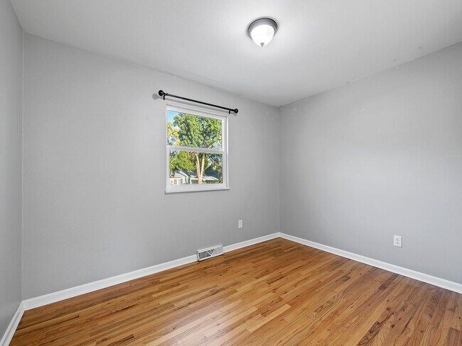 Building Photo - Amazing 4 Bed 2 Bath Home- Fort Collins, CO!