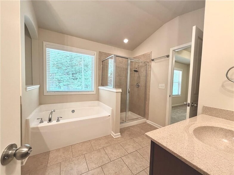 Building Photo - 6215 Crested Moss Dr