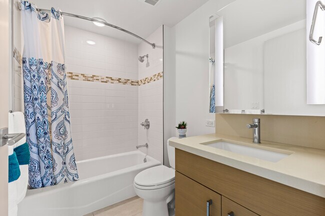 Building Photo - 555 South St