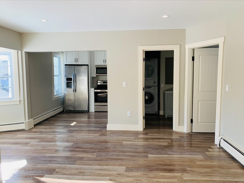 Building Photo - 2015 Quechee Main St