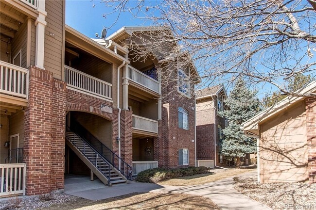 Building Photo - LOCATION LOCATION!! 2-bed 2-bath condo loc...