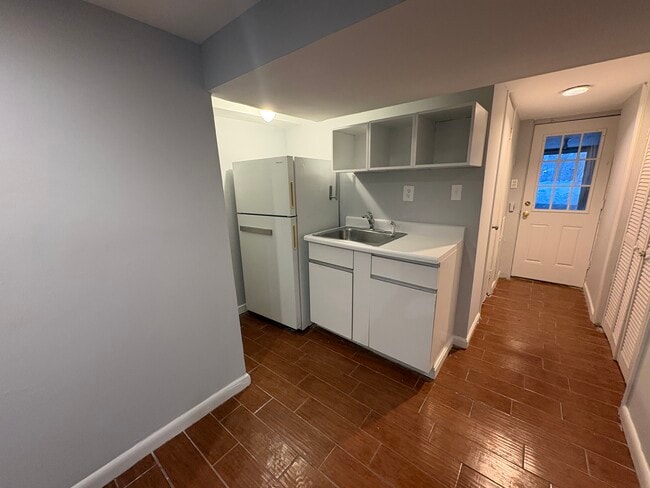 Building Photo - Edgewood Rowhouse