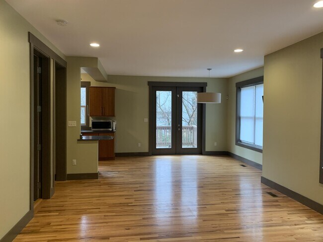 Building Photo - 14 Mayfield Rd